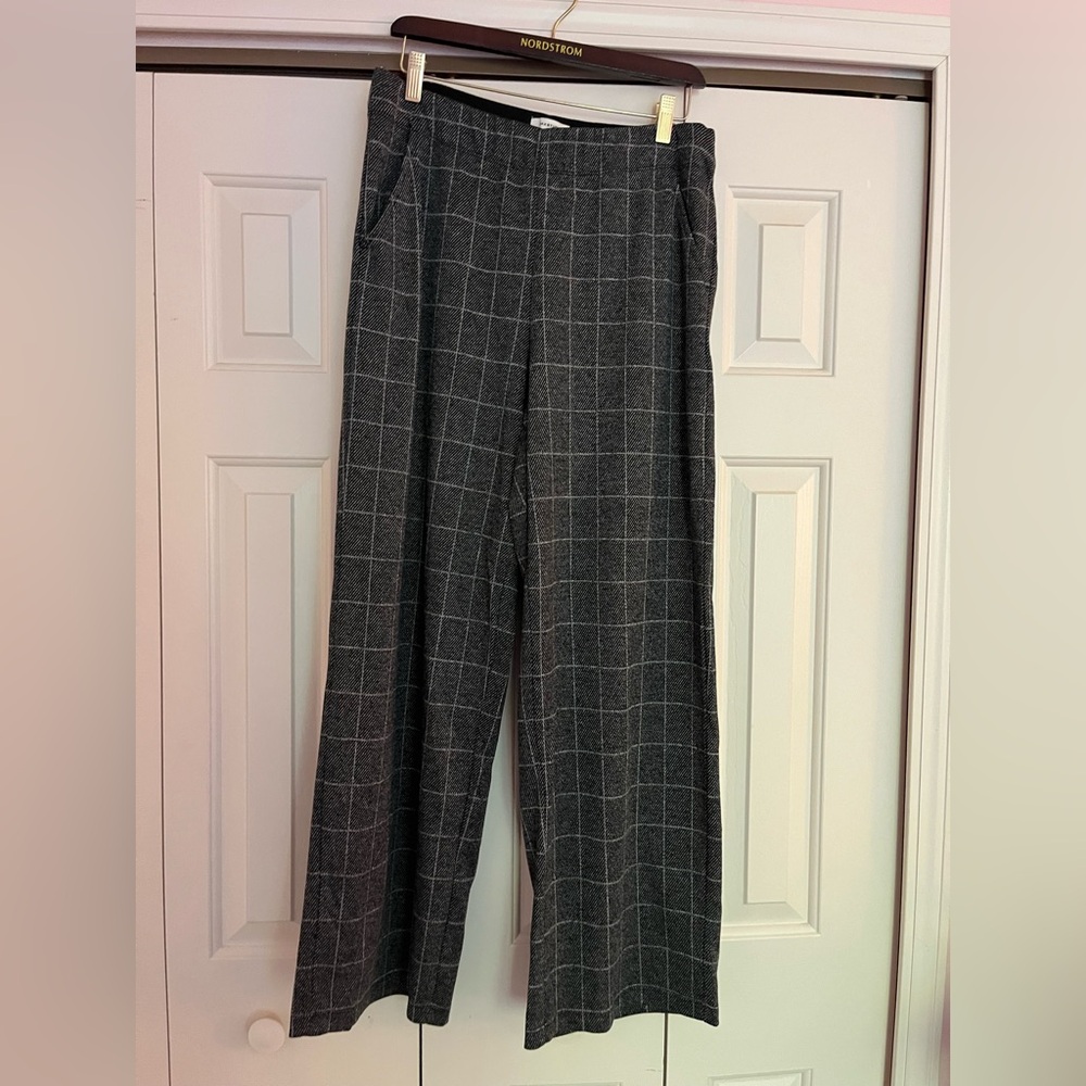 Max Studio Grey/Black Window Pane - Picture 2 of 5